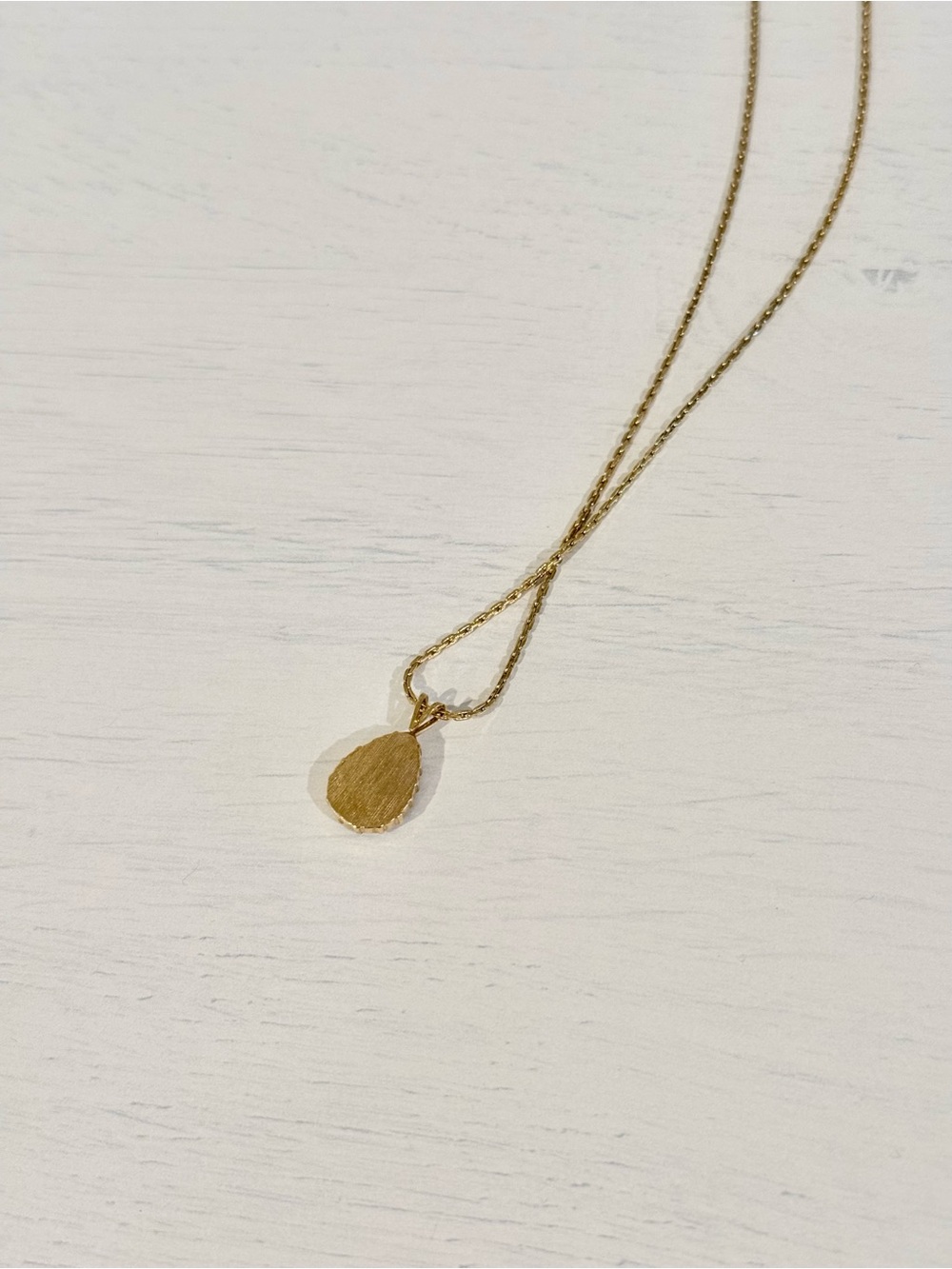 Avon Vintage Teardrop Pendant Necklace - Picture 3 of 6